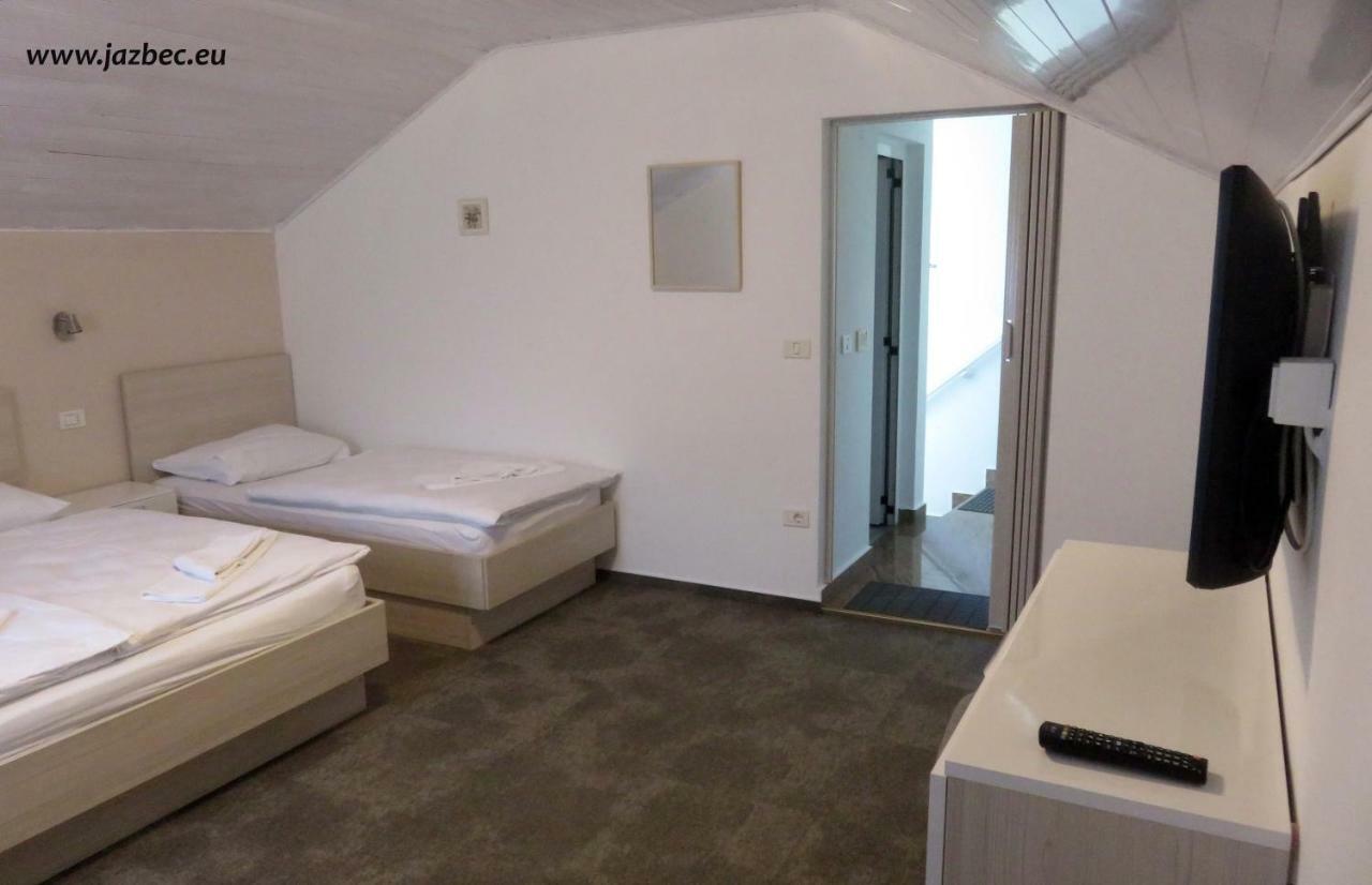 Sobe Rooms Zimmer Jazbec Idrsko Kültér fotó